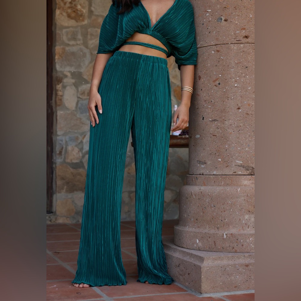 *NWT* Muse Teal Pleated Pants